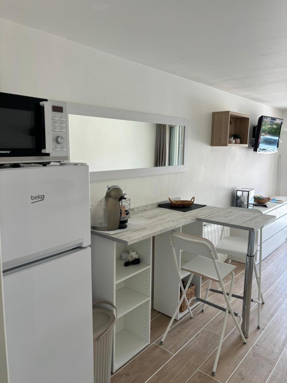 Studio Thalie บอร์มส์-เลส์-มิโมซาส์ ภายนอก รูปภาพ