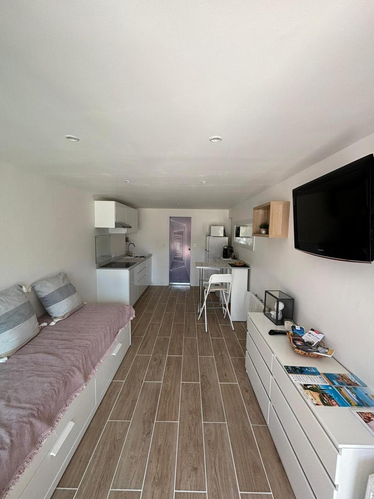 Studio Thalie บอร์มส์-เลส์-มิโมซาส์ ภายนอก รูปภาพ